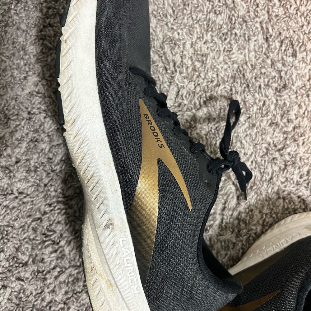 Brooks Black and Gold Size 10.5 Shoes